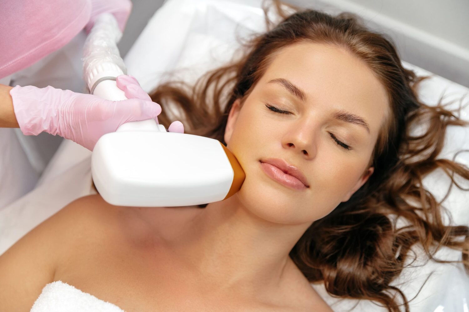 salon-procedures-the-face-of-a-caucasian-girl-lyi-2025-03-10-06-28-52-utc (1)